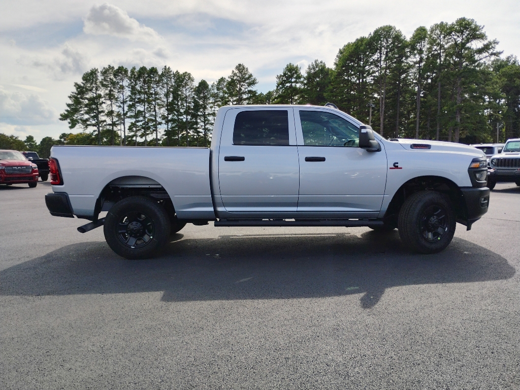 2027 Ram 2500 Tradesman photo 4