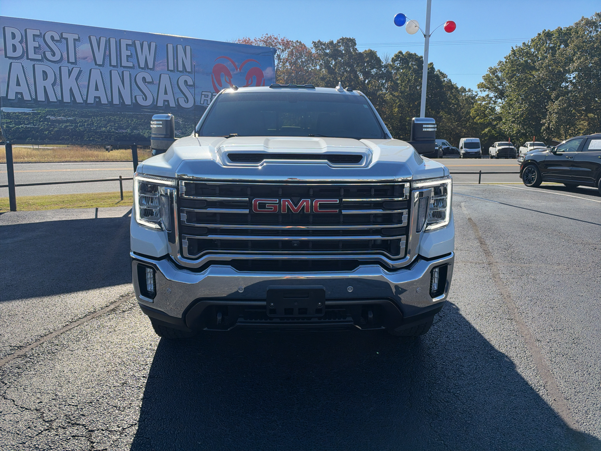 2022 GMC Sierra SLT photo 2