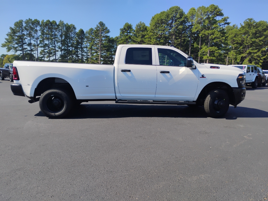 2027 Ram 3500 Tradesman photo 4