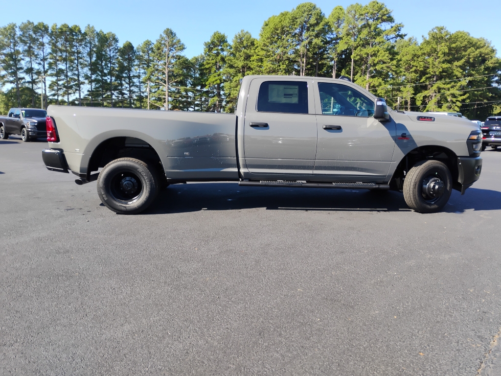 2027 Ram 3500 Tradesman photo 4