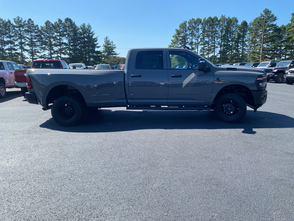2027 Ram 3500 Tradesman photo 4