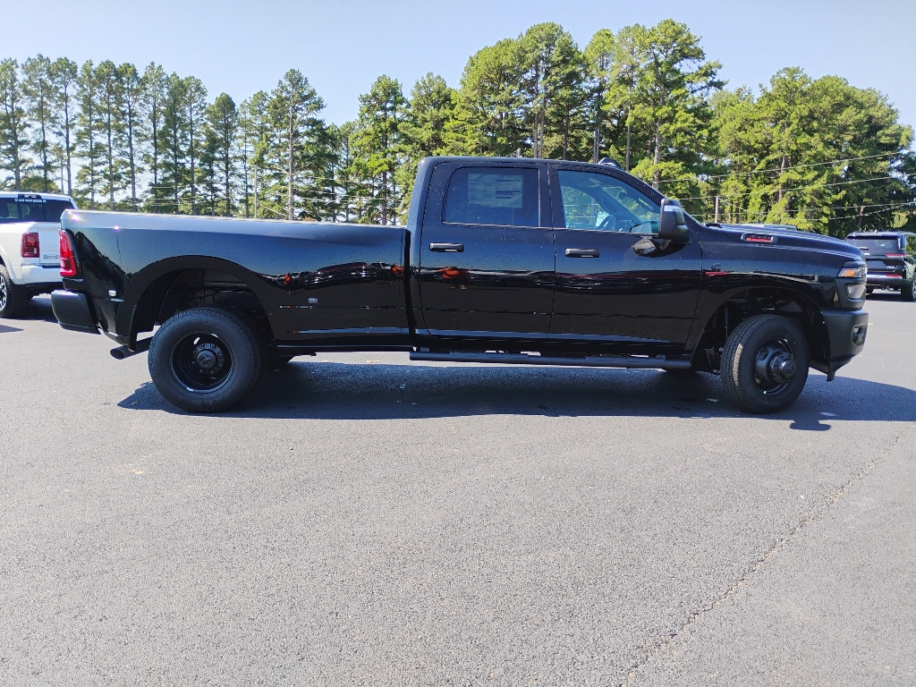 2027 Ram 3500 Tradesman photo 4