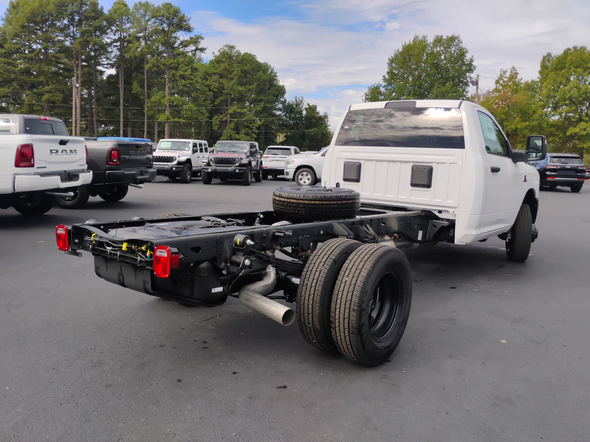 2027 Ram 3500 Chassis Tradesman photo 5