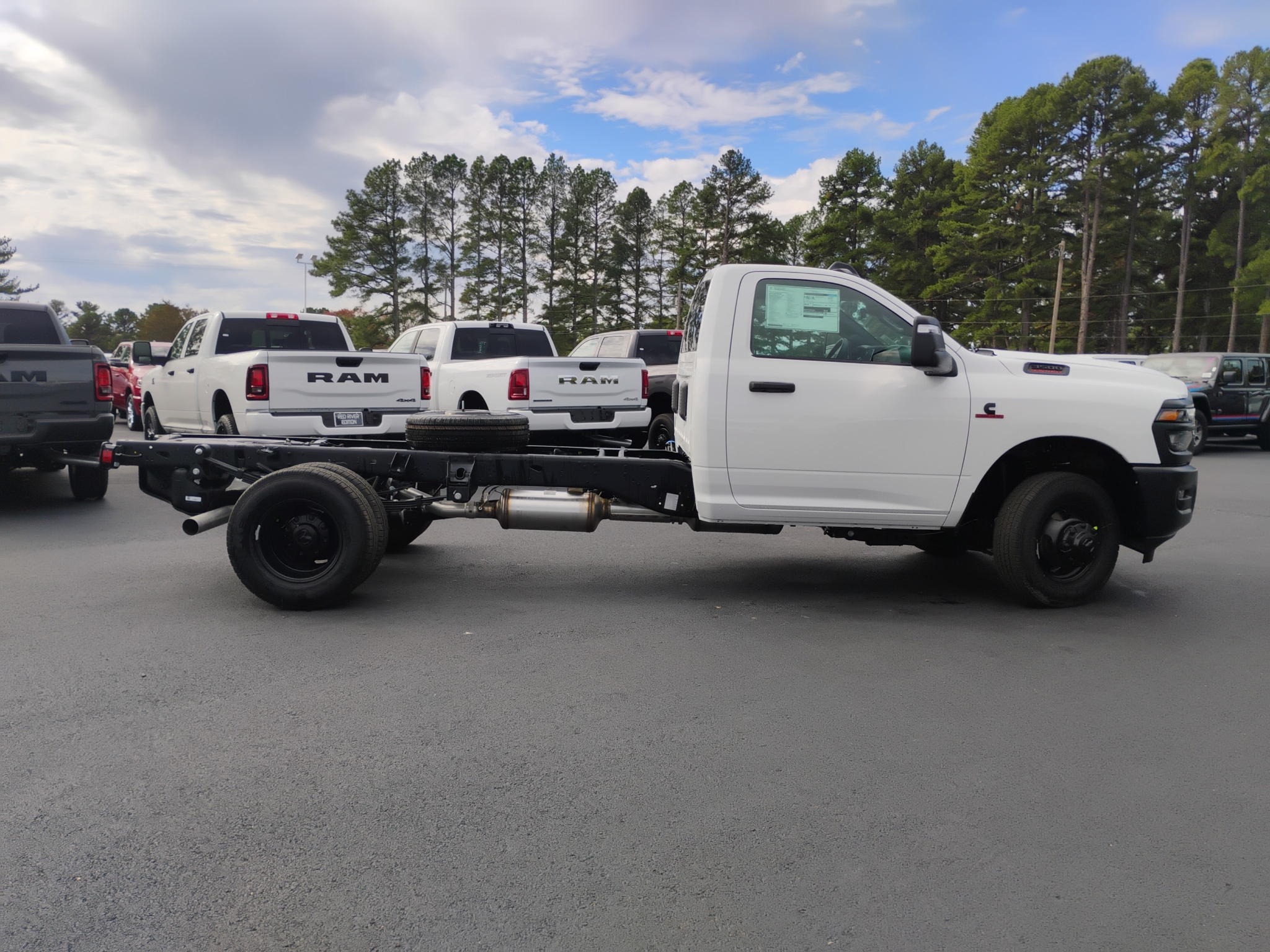 2027 Ram 3500 Chassis Tradesman photo 4