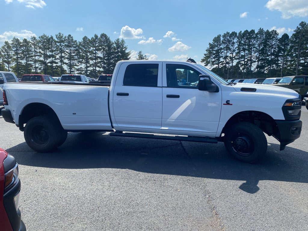 2027 Ram 3500 Tradesman photo 4