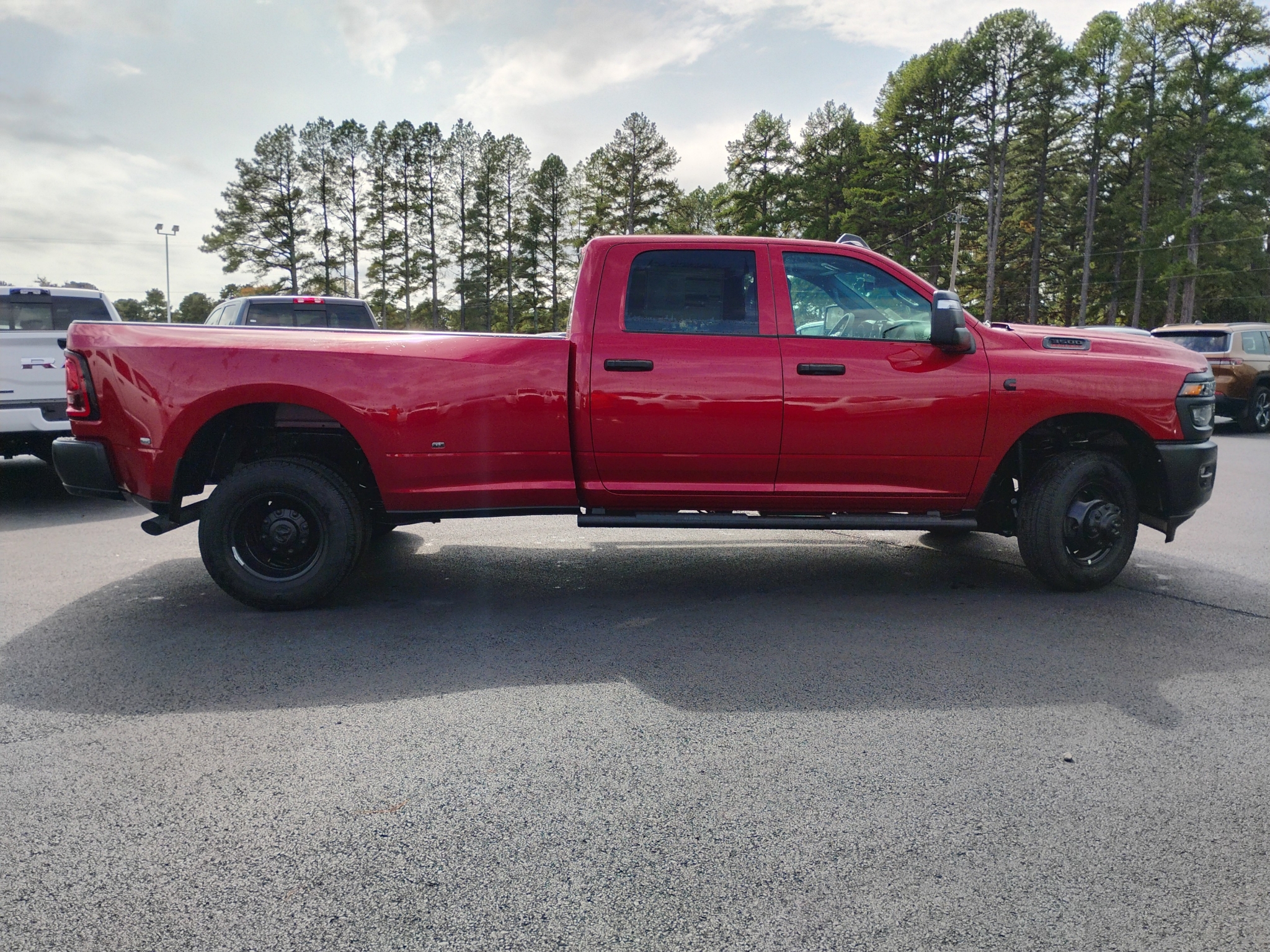2027 Ram 3500 Tradesman photo 4