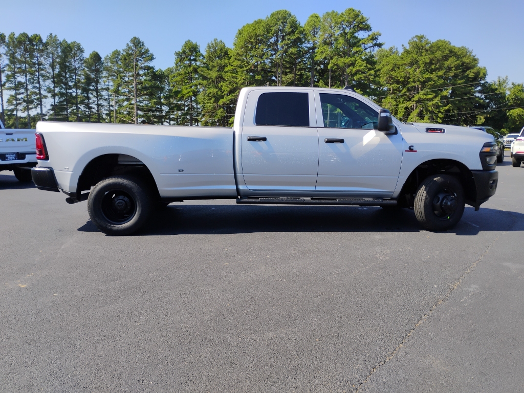 2027 Ram 3500 Tradesman photo 4