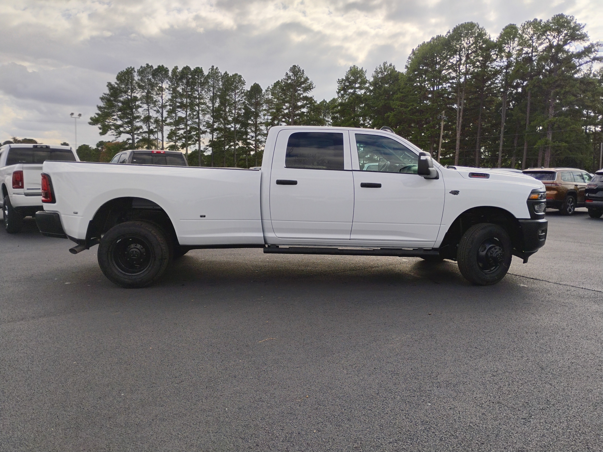 2027 Ram 3500 Tradesman photo 4