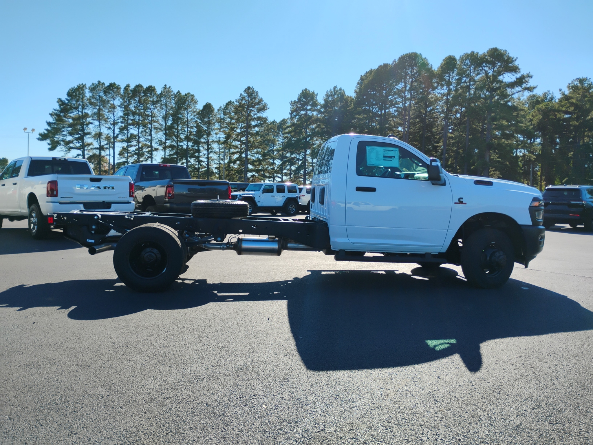 2027 Ram 3500 Chassis Tradesman photo 4