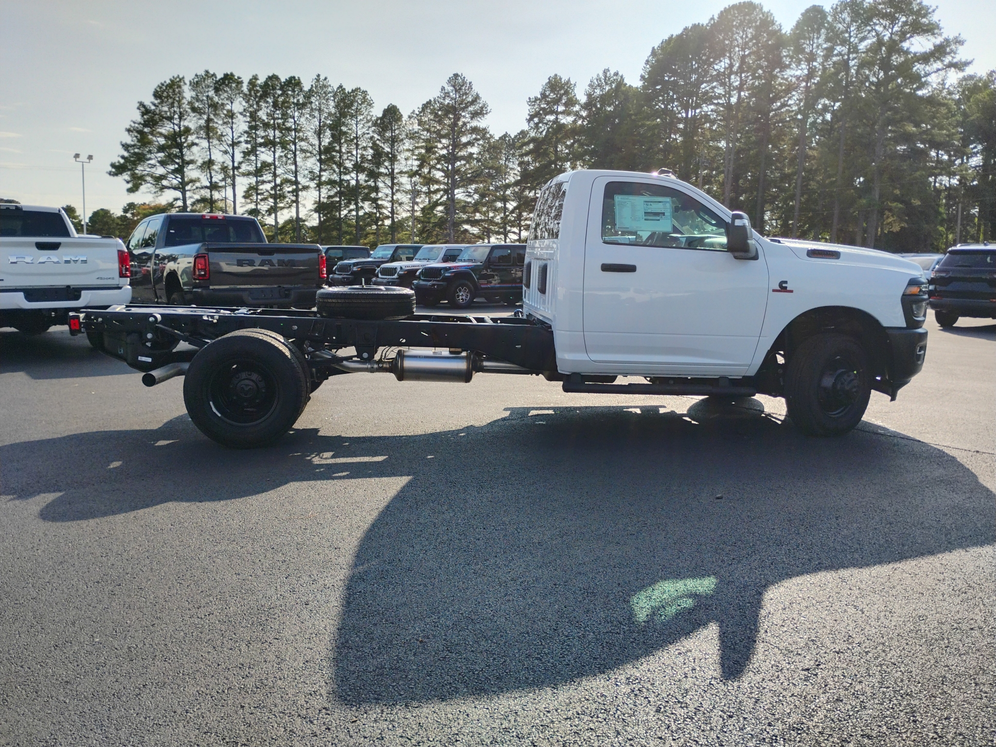 2027 Ram 3500 Chassis Tradesman photo 4