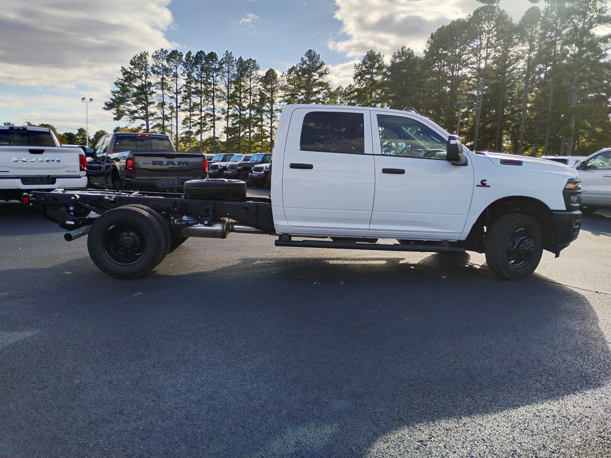 2027 Ram 3500 Chassis Tradesman photo 4