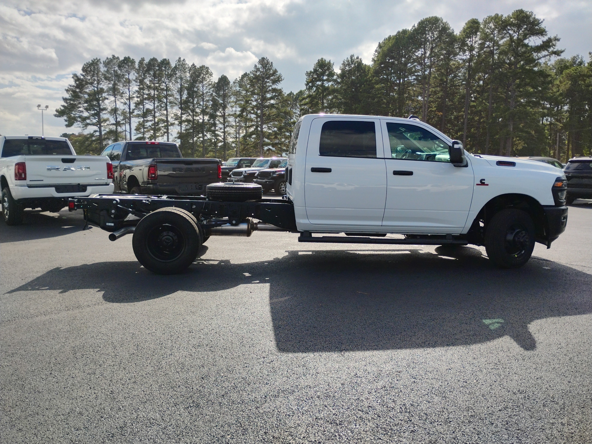 2027 Ram 3500 Chassis Tradesman photo 4