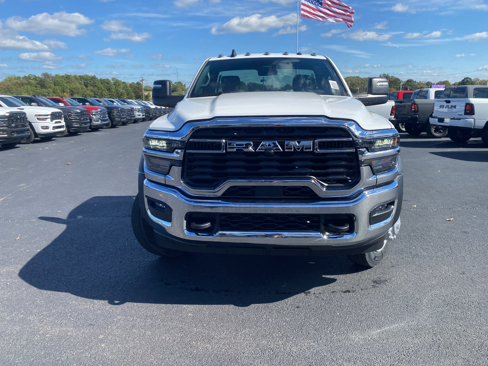 2027 Ram 5500 Chassis Tradesman photo 2