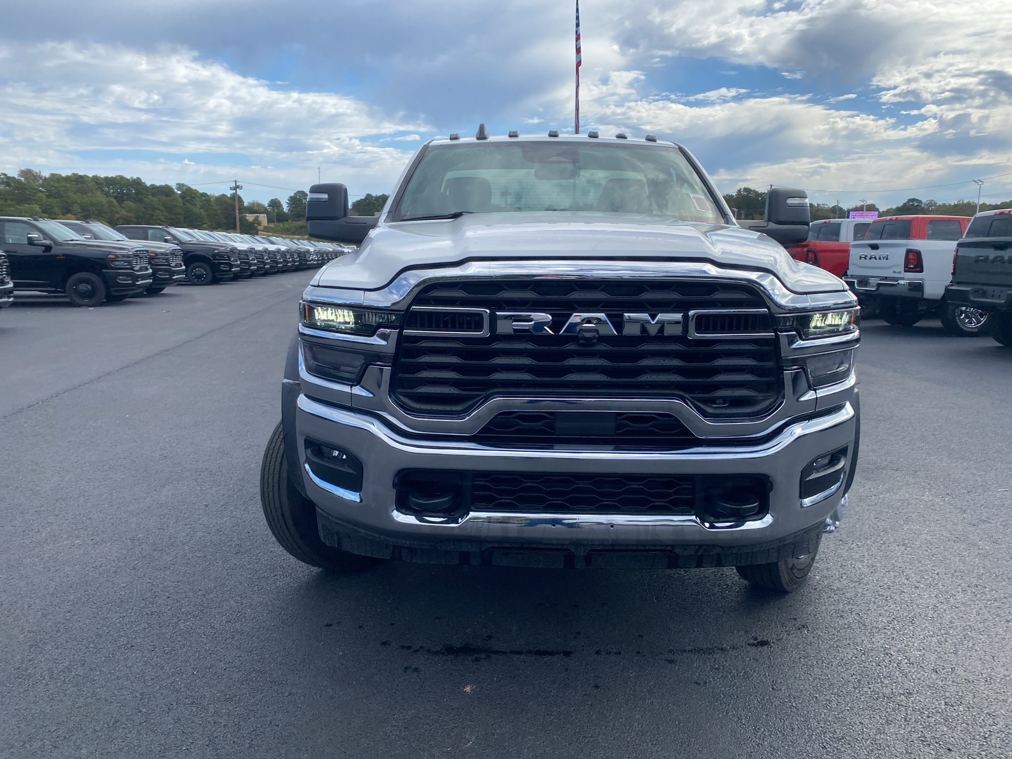 2027 Ram 5500 Chassis Tradesman photo 3