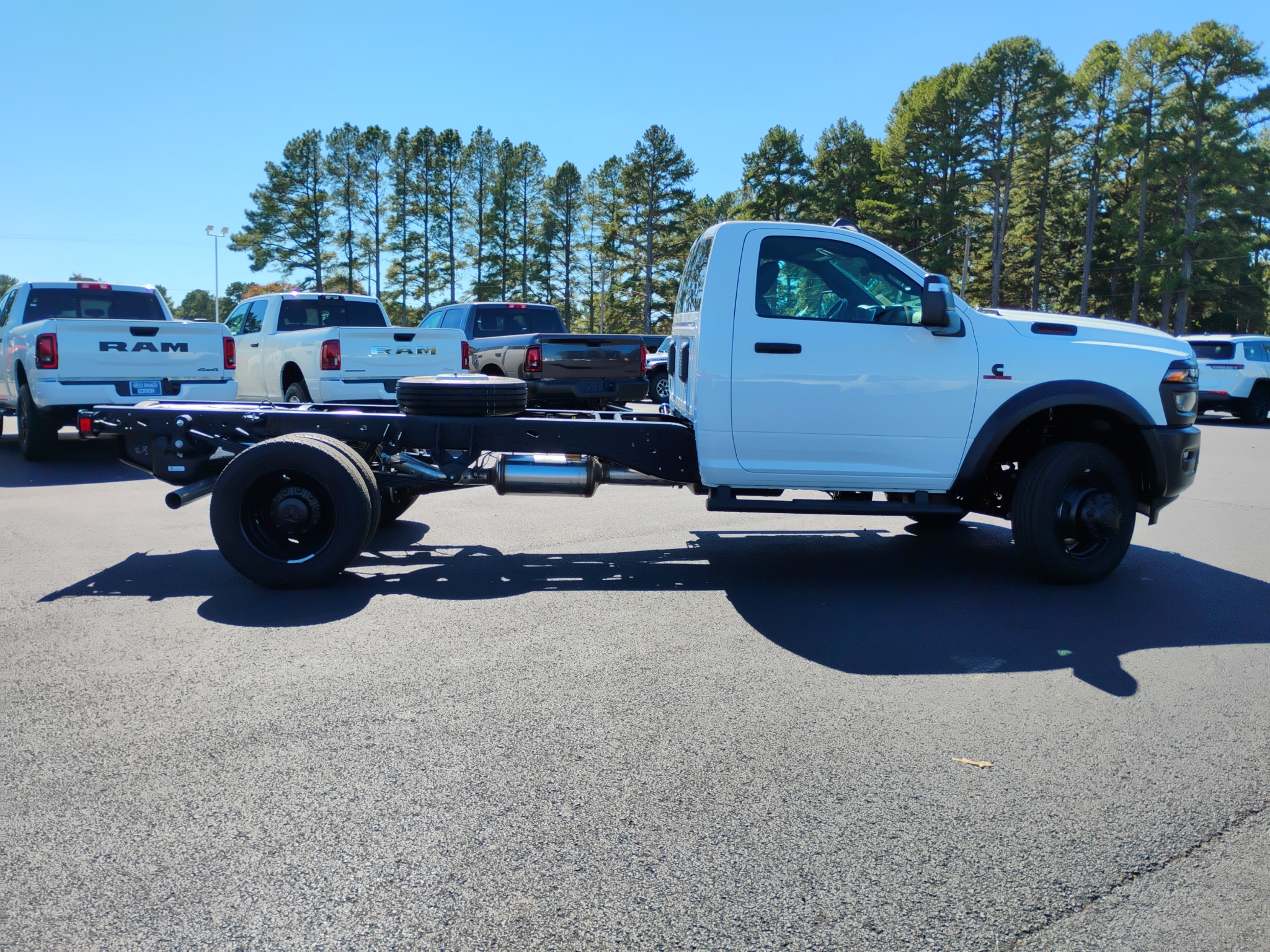 2027 Ram 5500 Chassis Tradesman photo 4