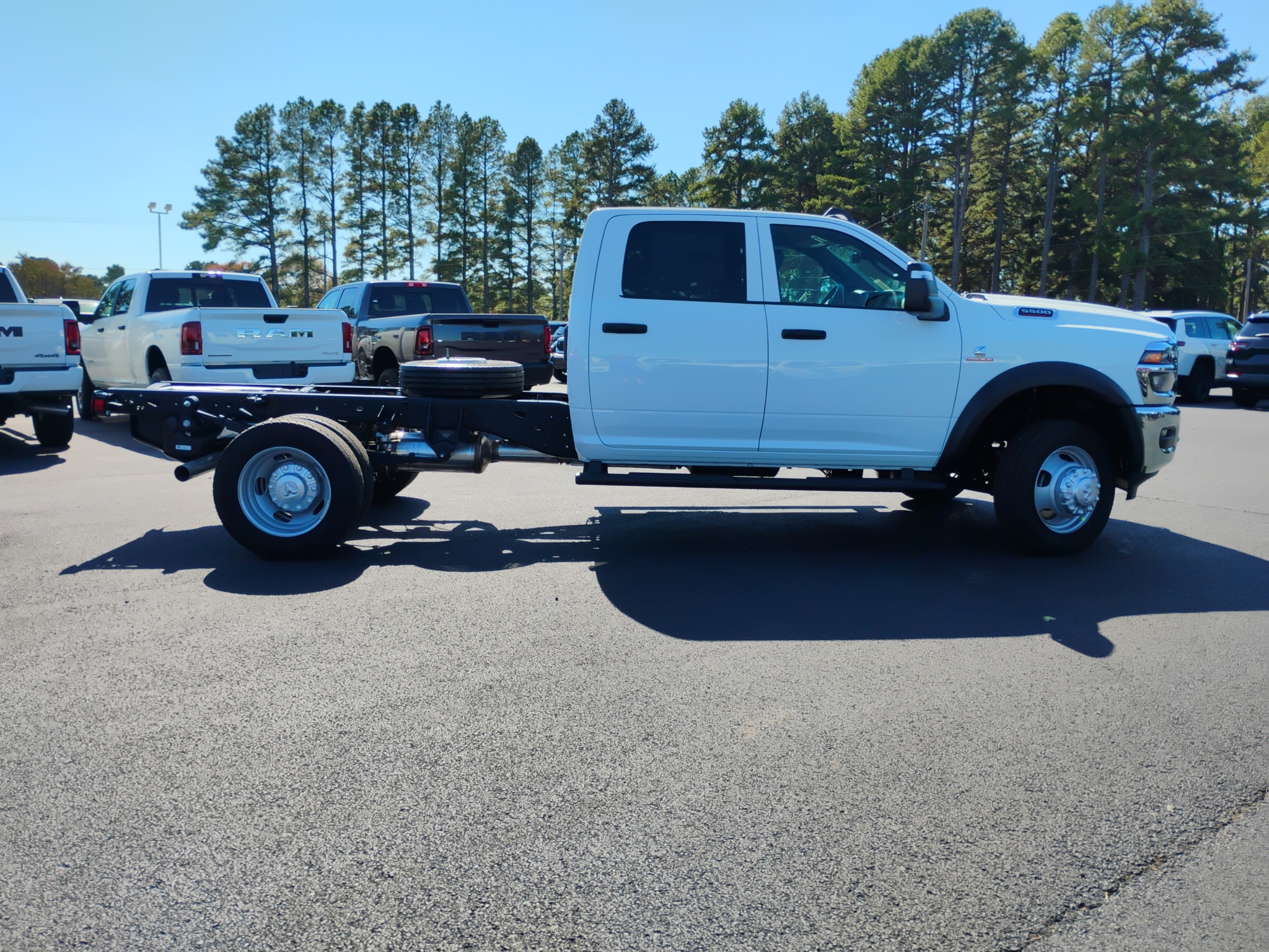 2027 Ram 5500 Chassis Tradesman photo 4