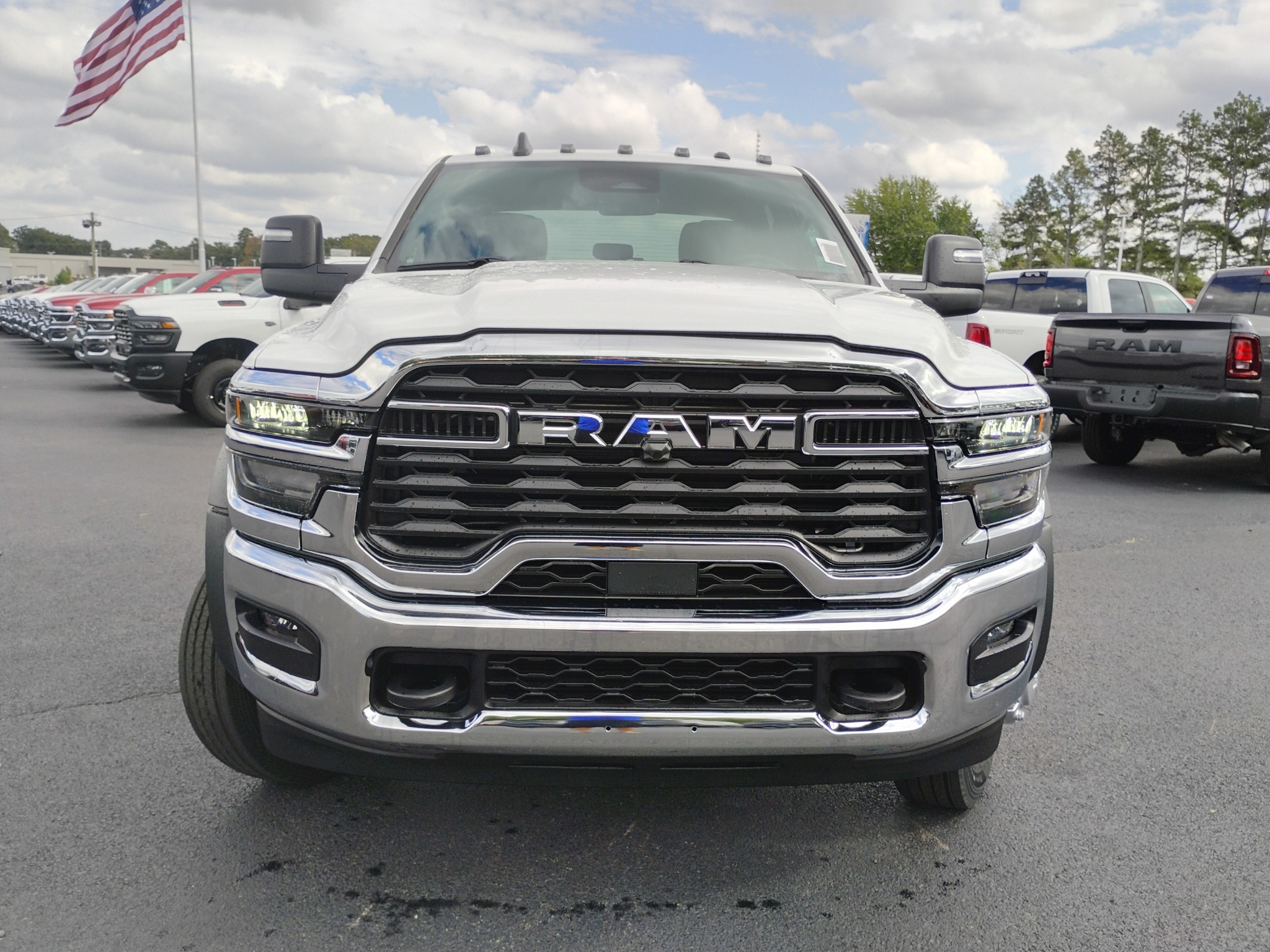 2027 Ram 5500 Chassis Tradesman photo 2