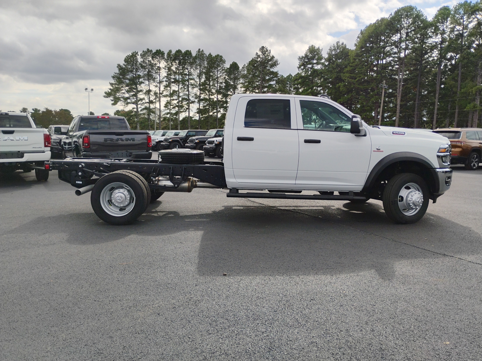 2027 Ram 5500 Chassis Tradesman photo 4