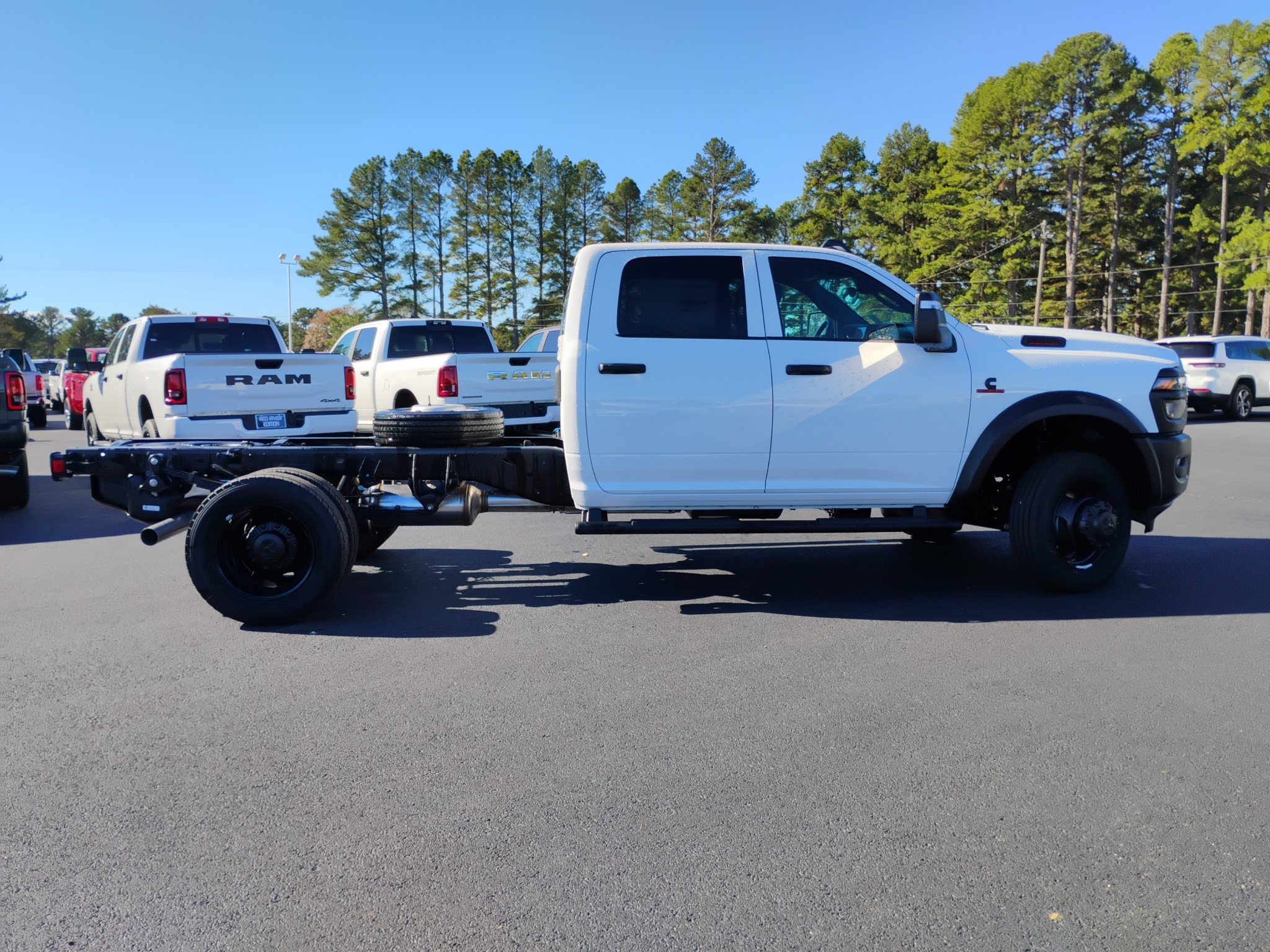 2027 Ram 5500 Chassis Tradesman photo 4