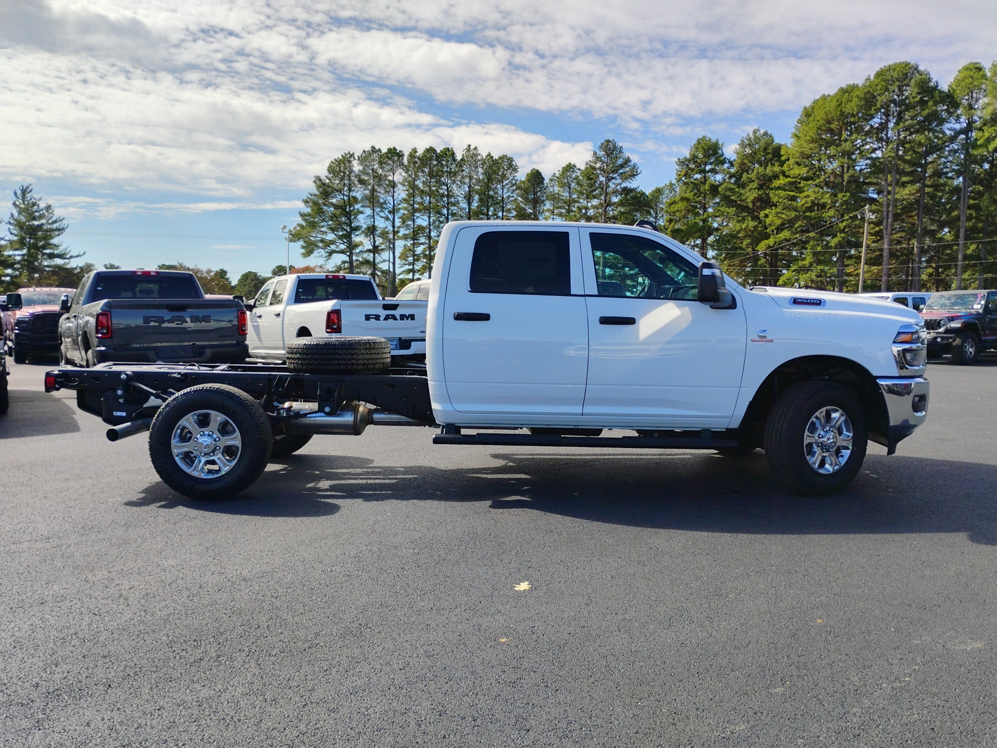2027 Ram 3500 Chassis Tradesman photo 4