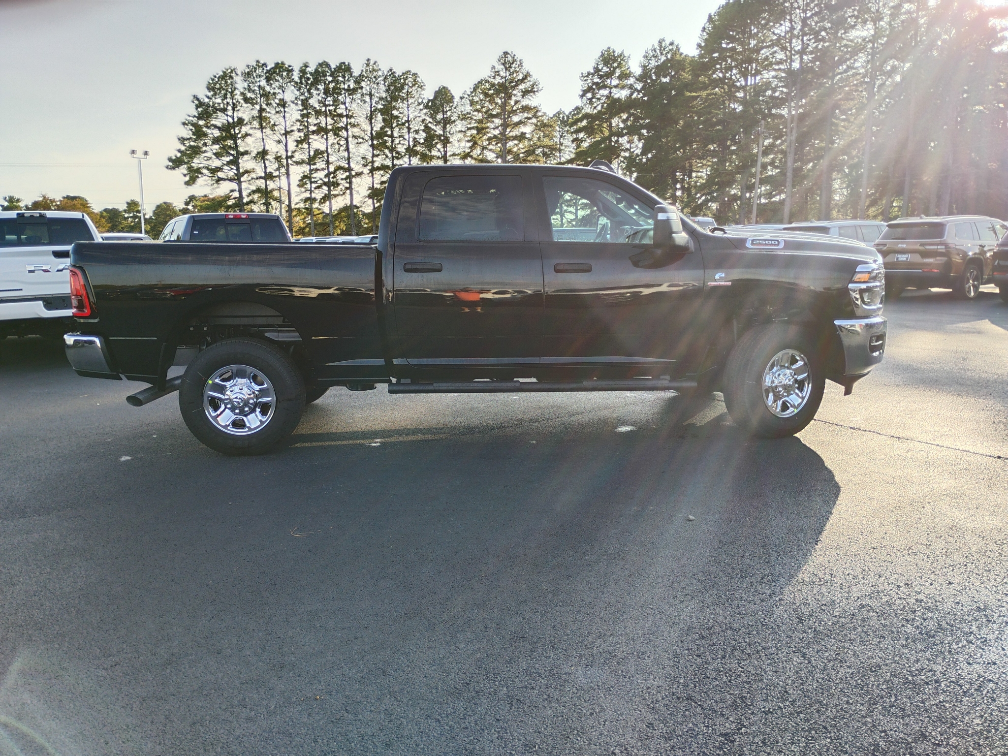 2027 Ram 2500 Tradesman photo 4