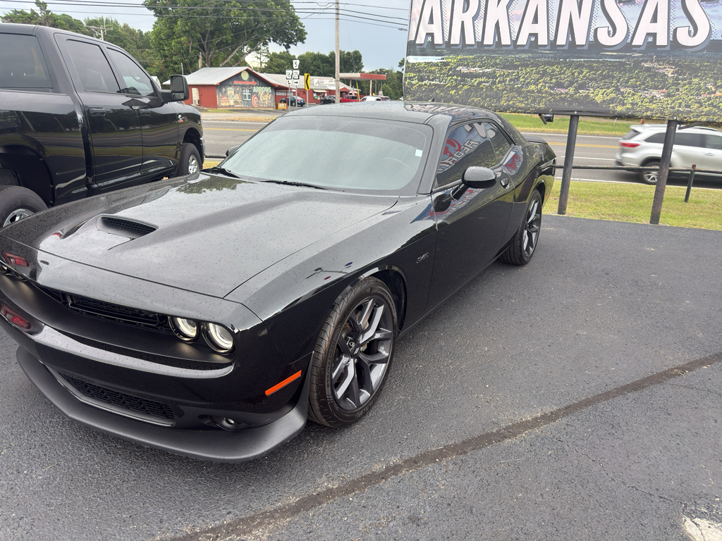 2023 Dodge Challenger R/T photo 1