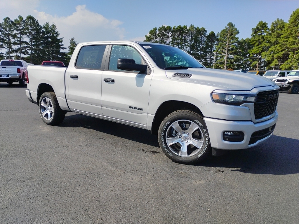 2026 Ram 1500 Express photo 3