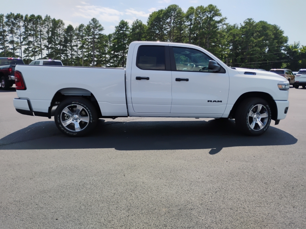 2026 Ram 1500 Express photo 4
