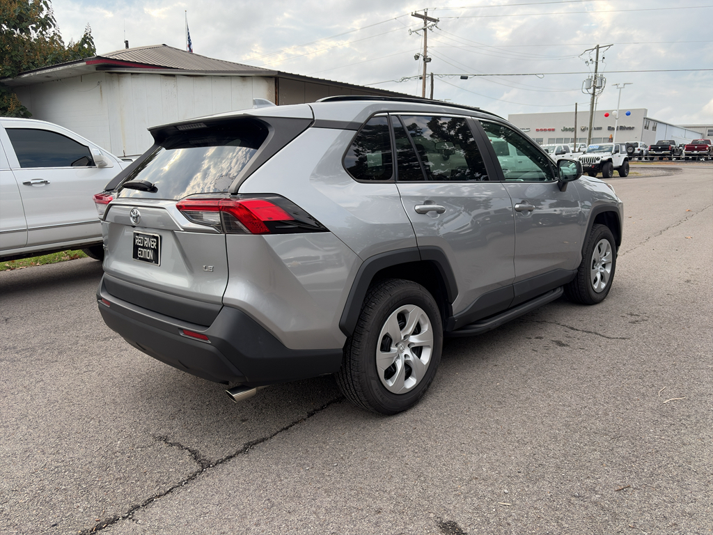 2019 Toyota RAV4 LE photo 3