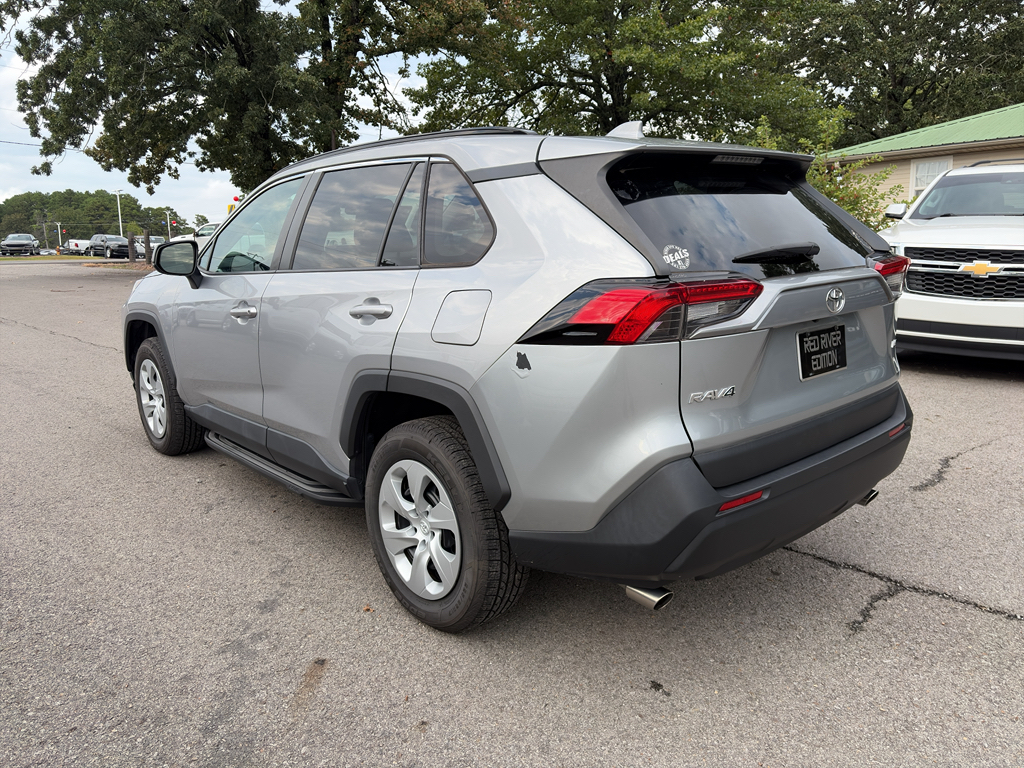 2019 Toyota RAV4 LE photo 4