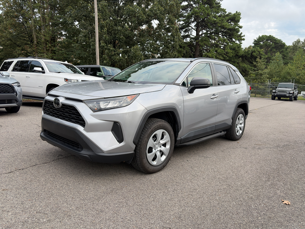 2019 Toyota RAV4 LE photo 1