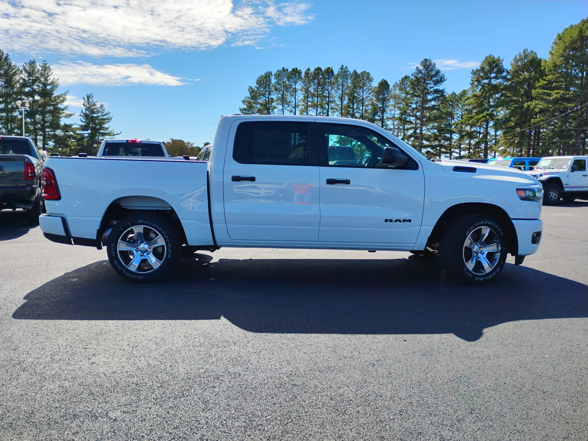 2027 Ram 1500 Express photo 4