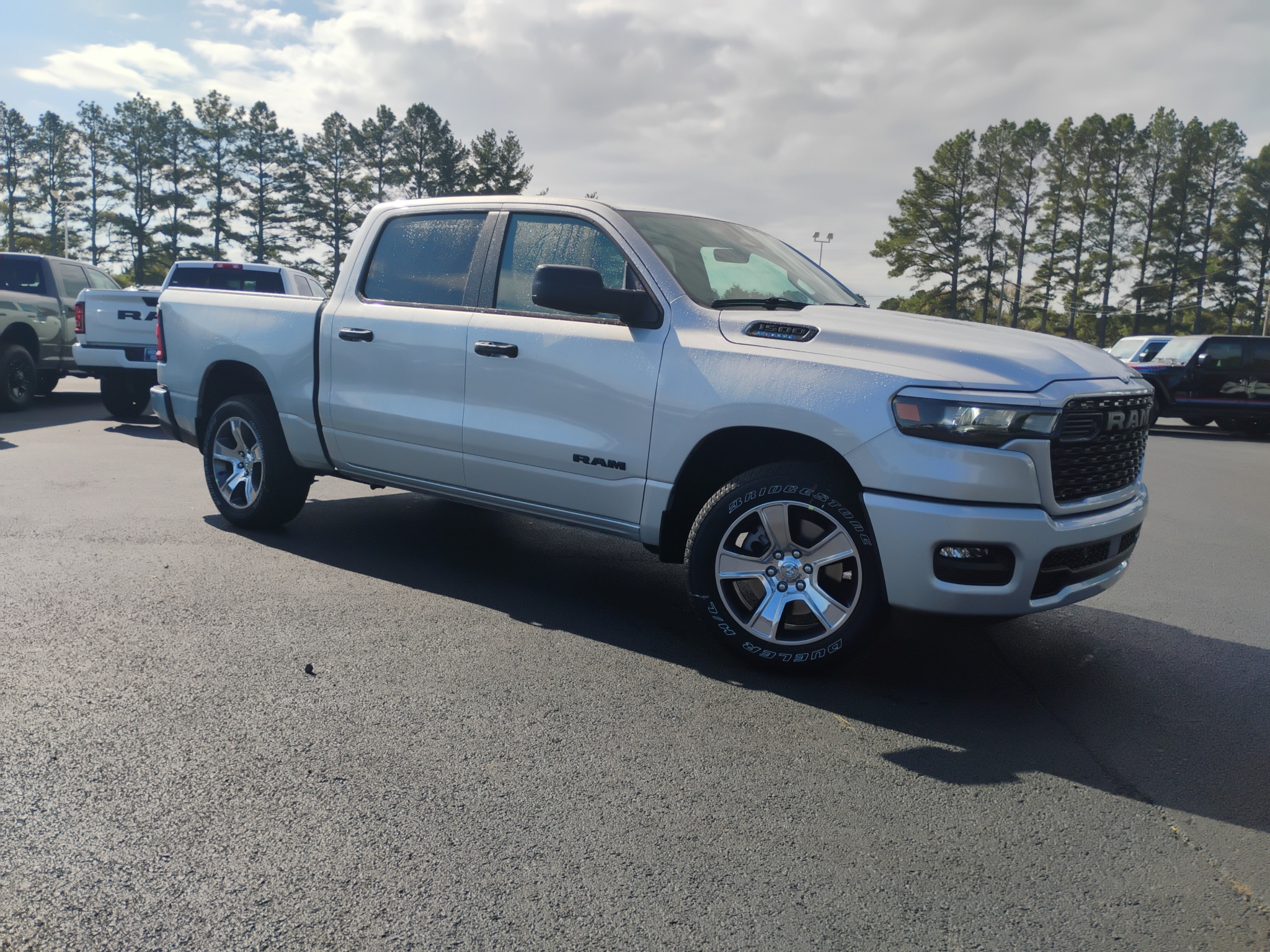 2027 Ram 1500 Express photo 3