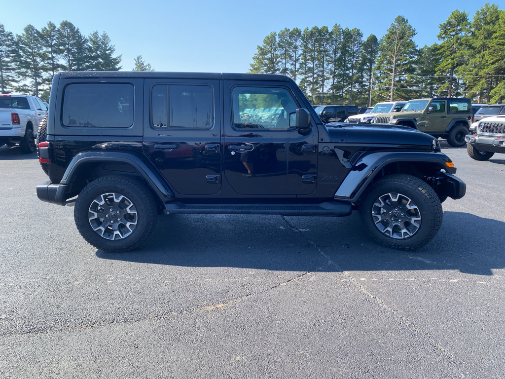 2027 Jeep Wrangler Sahara photo 4