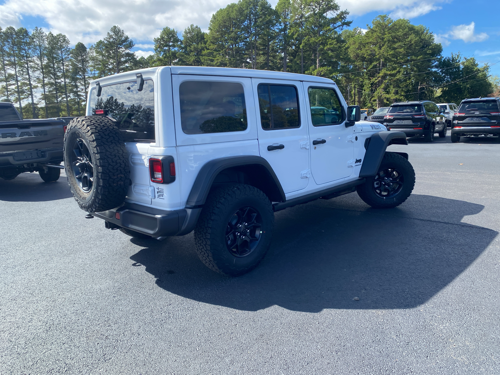 2027 Jeep Wrangler Willys photo 5