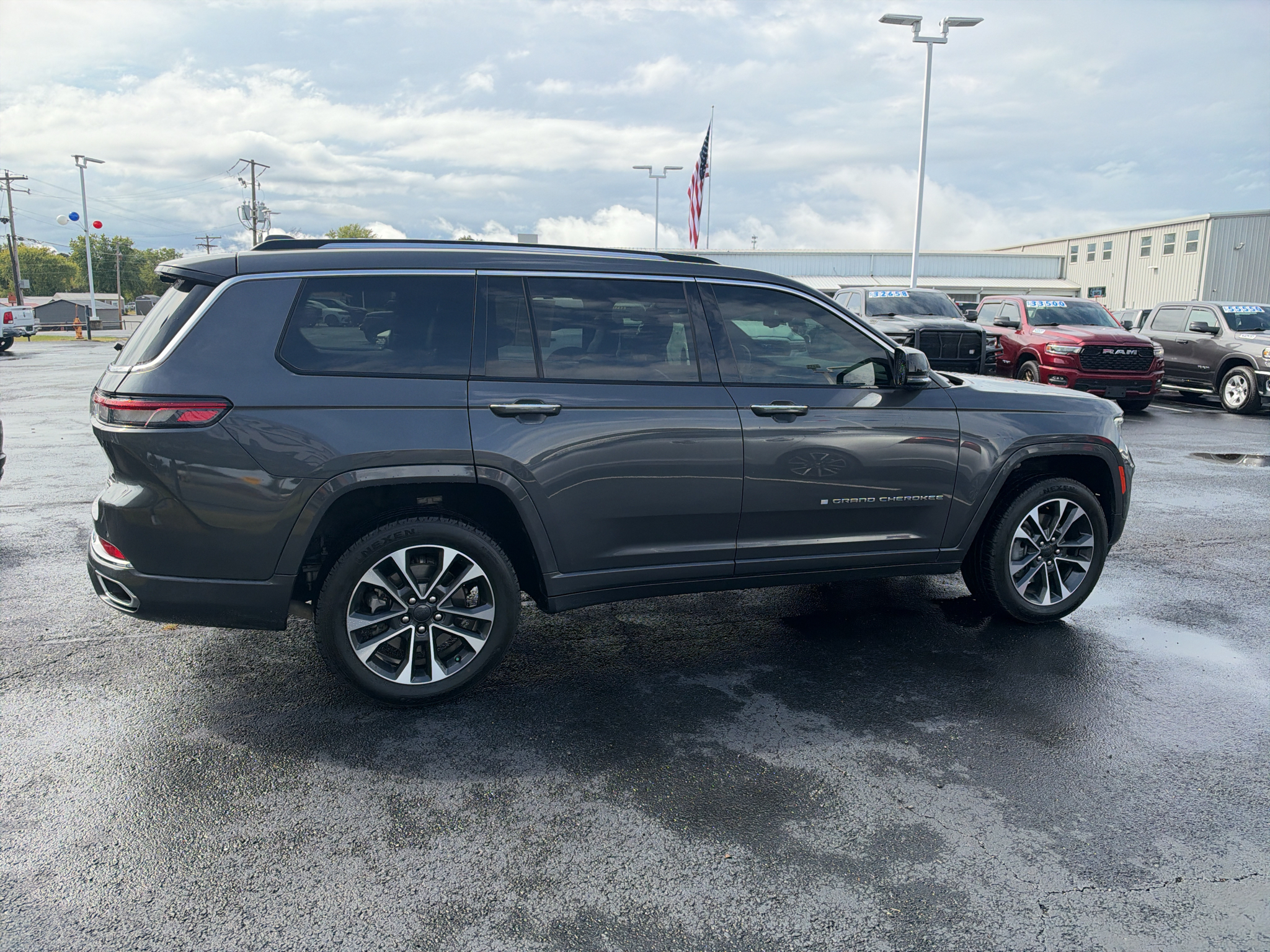 2022 Jeep Grand Cherokee L Overland photo 4