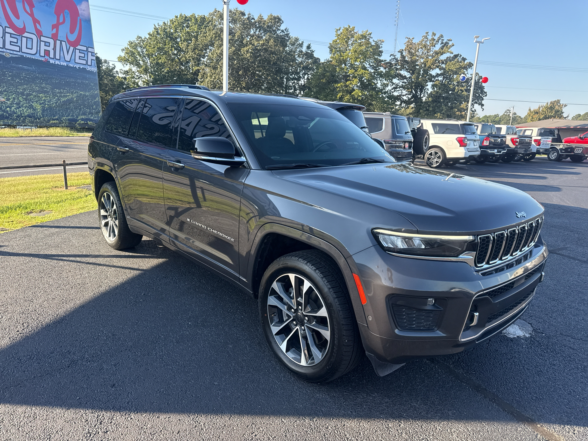 2022 Jeep Grand Cherokee L Overland photo 3