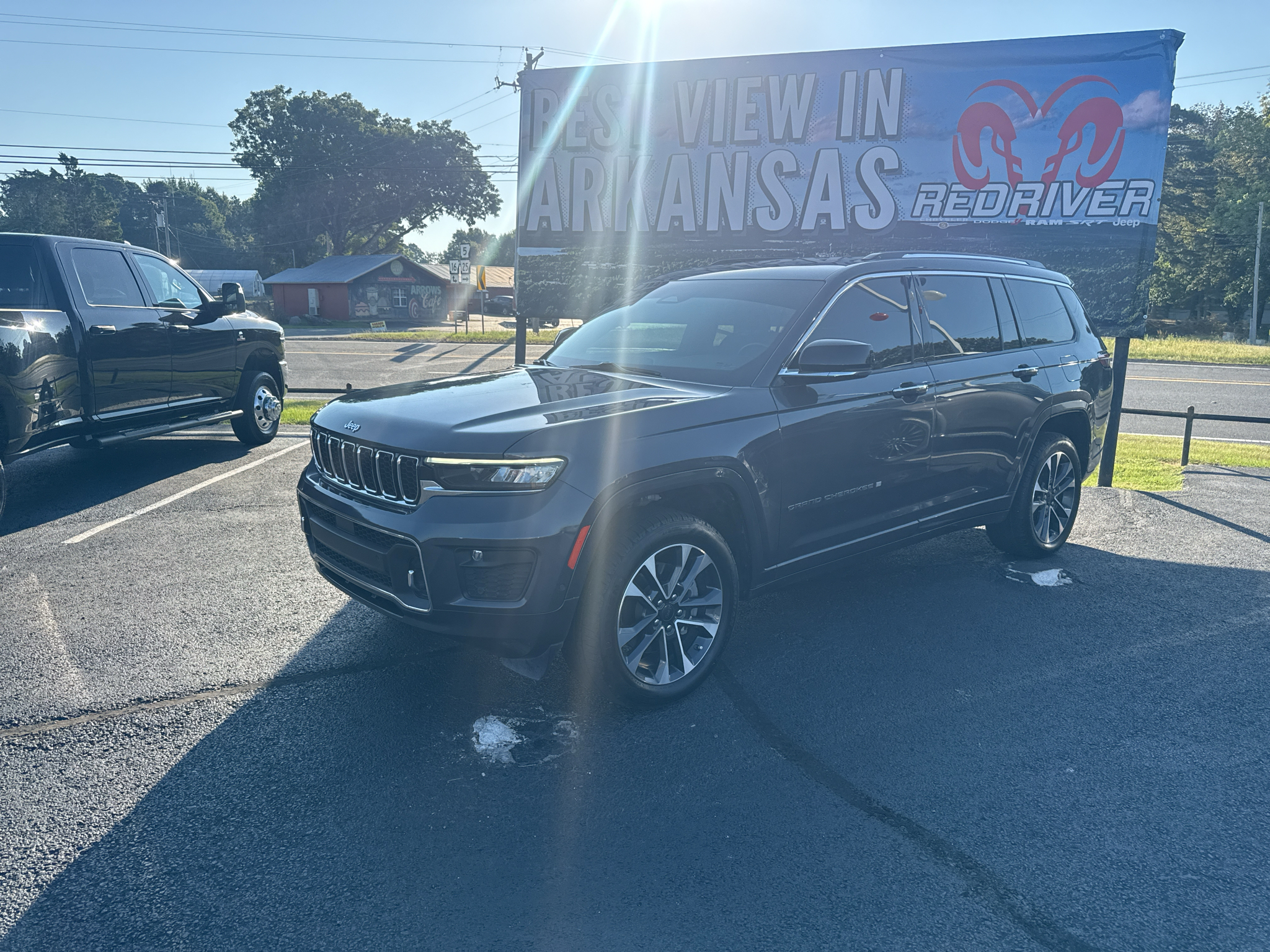 2022 Jeep Grand Cherokee L Overland photo 1