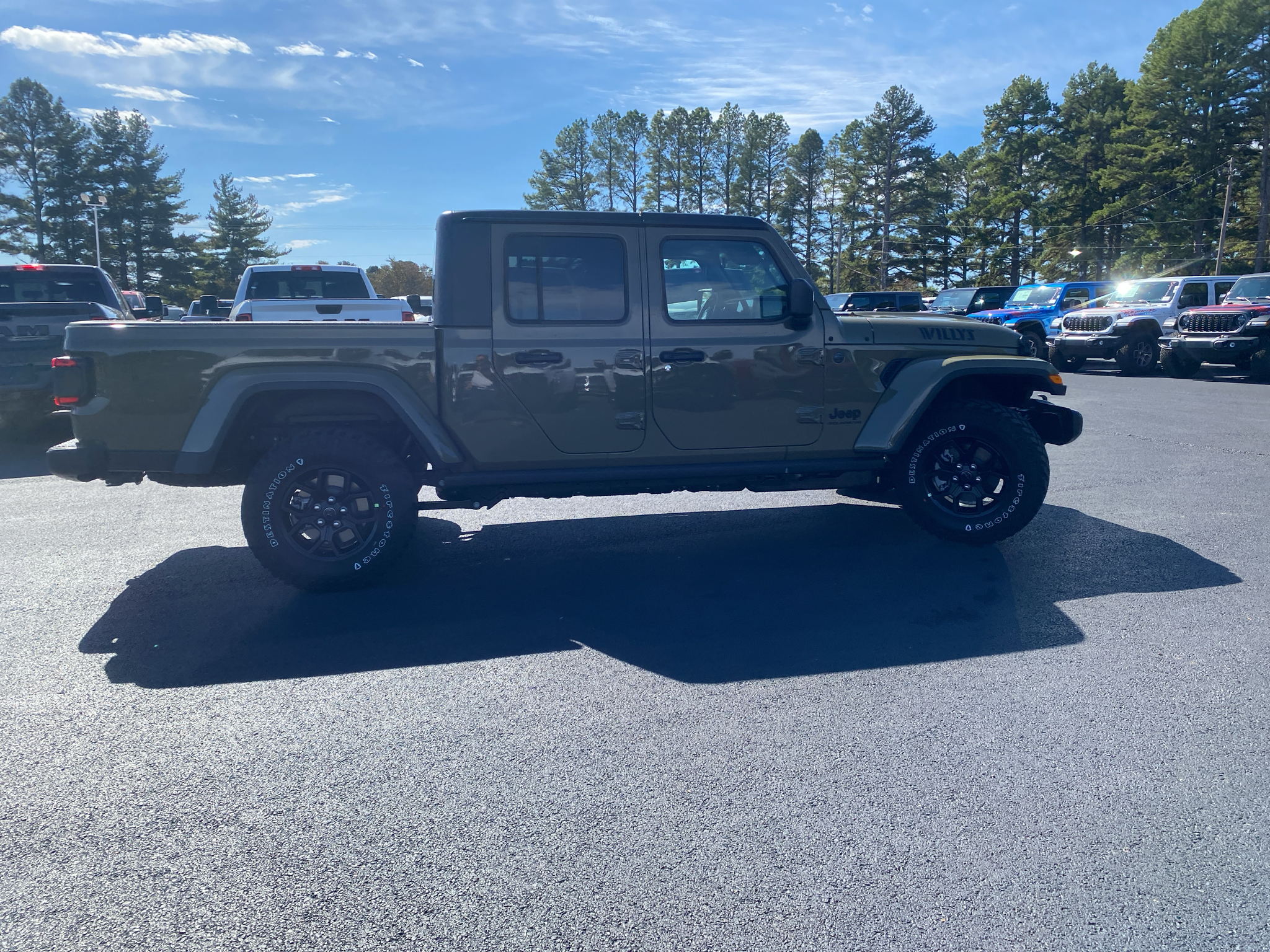 2027 Jeep Gladiator Willys photo 4