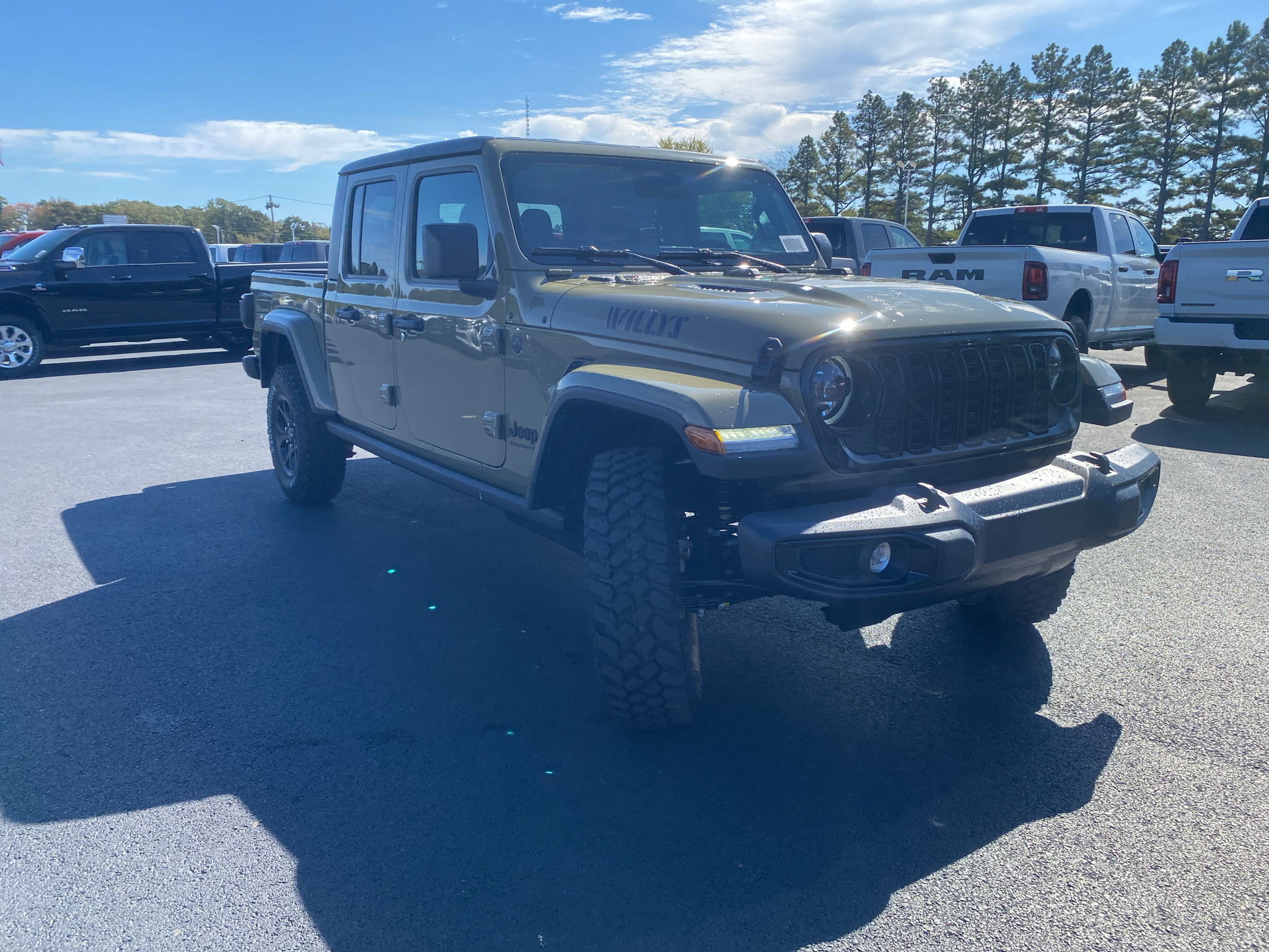 2027 Jeep Gladiator Willys photo 3