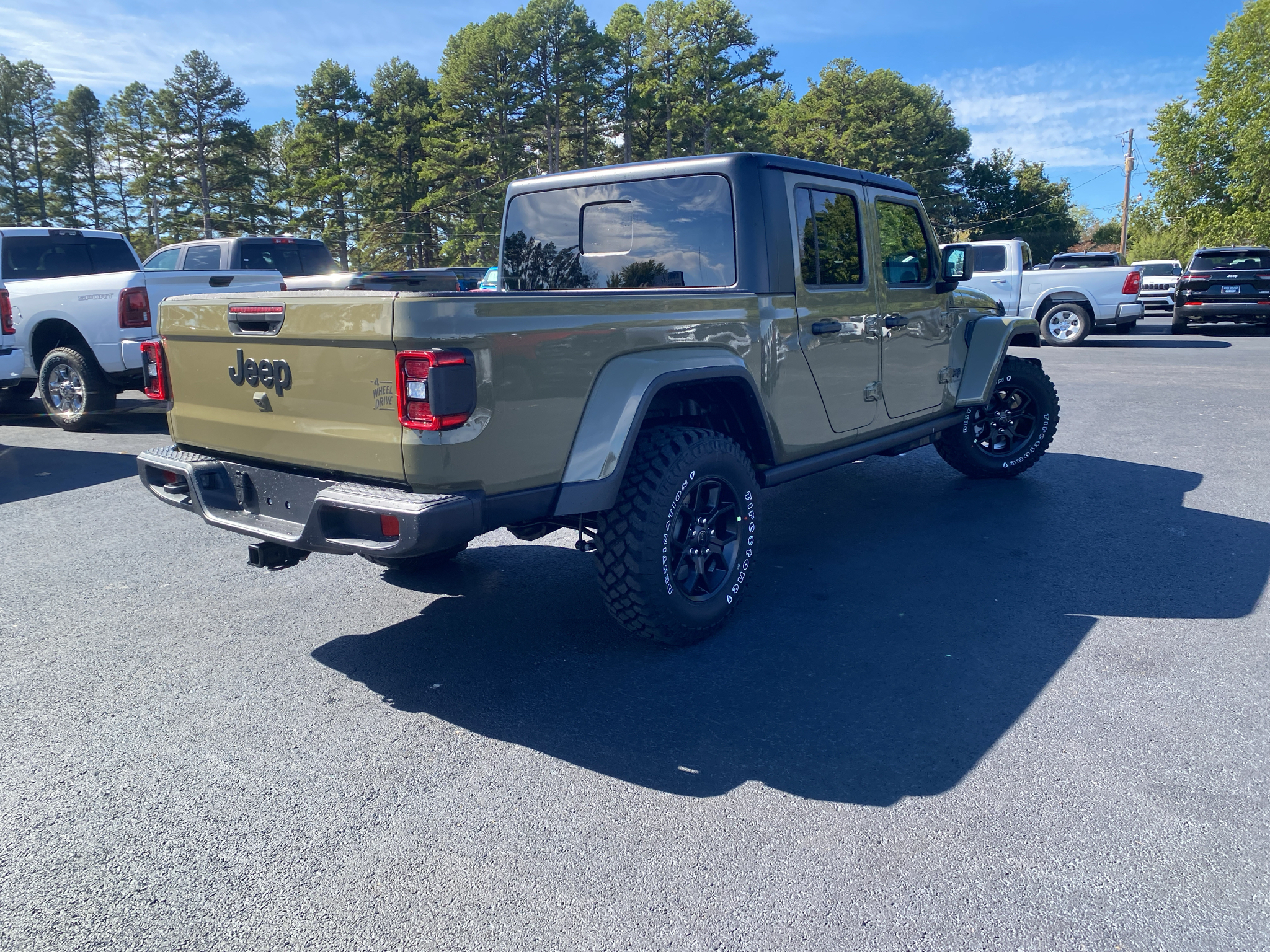 2027 Jeep Gladiator Willys photo 5