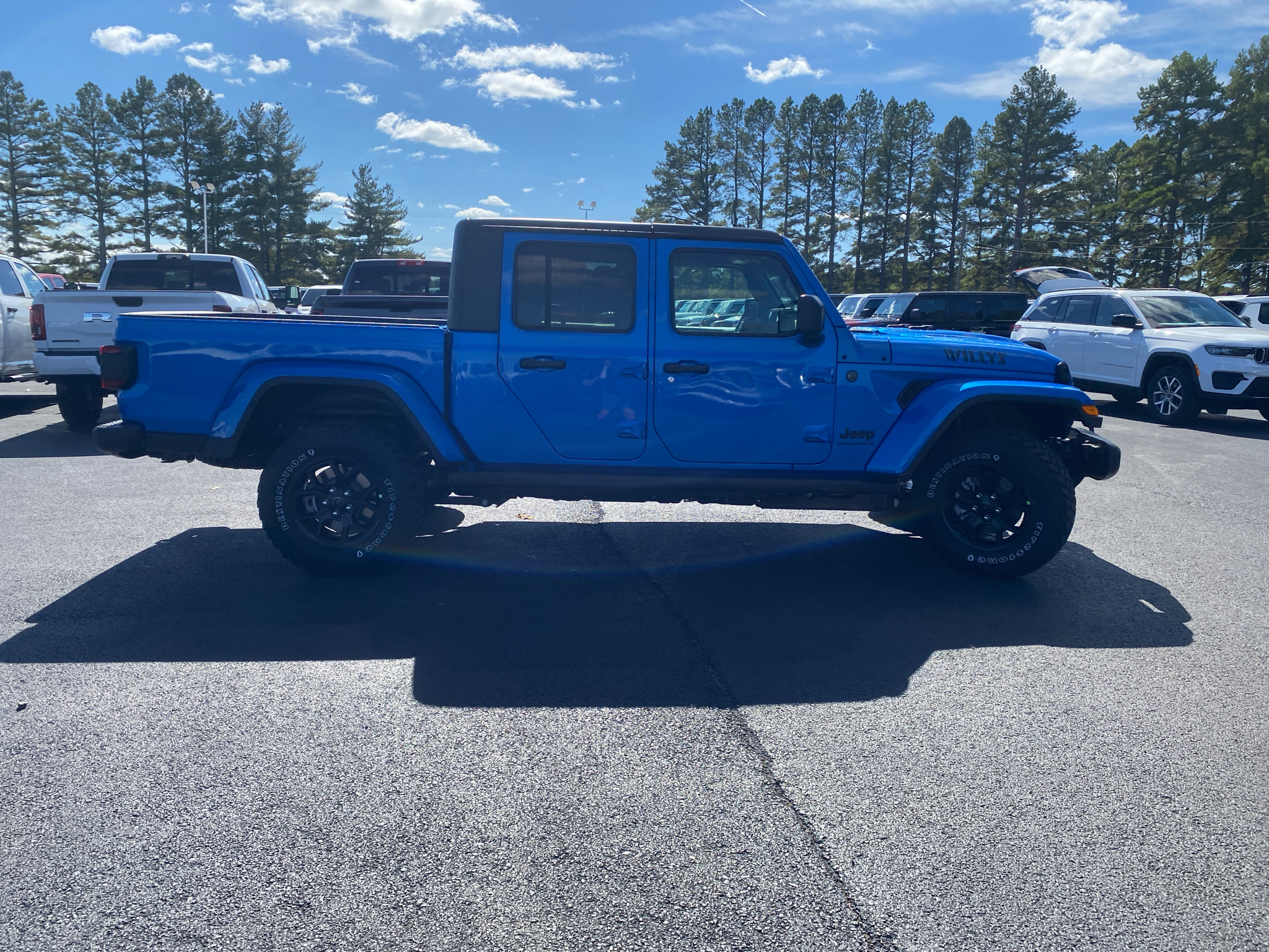 2027 Jeep Gladiator Willys photo 4