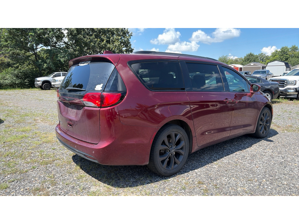 2020 Chrysler Pacifica Touring L Plus photo 3