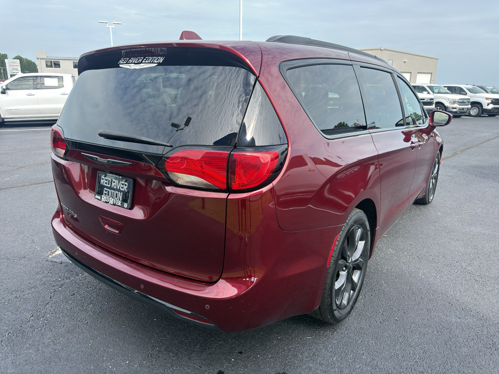 2020 Chrysler Pacifica Touring L Plus photo 5