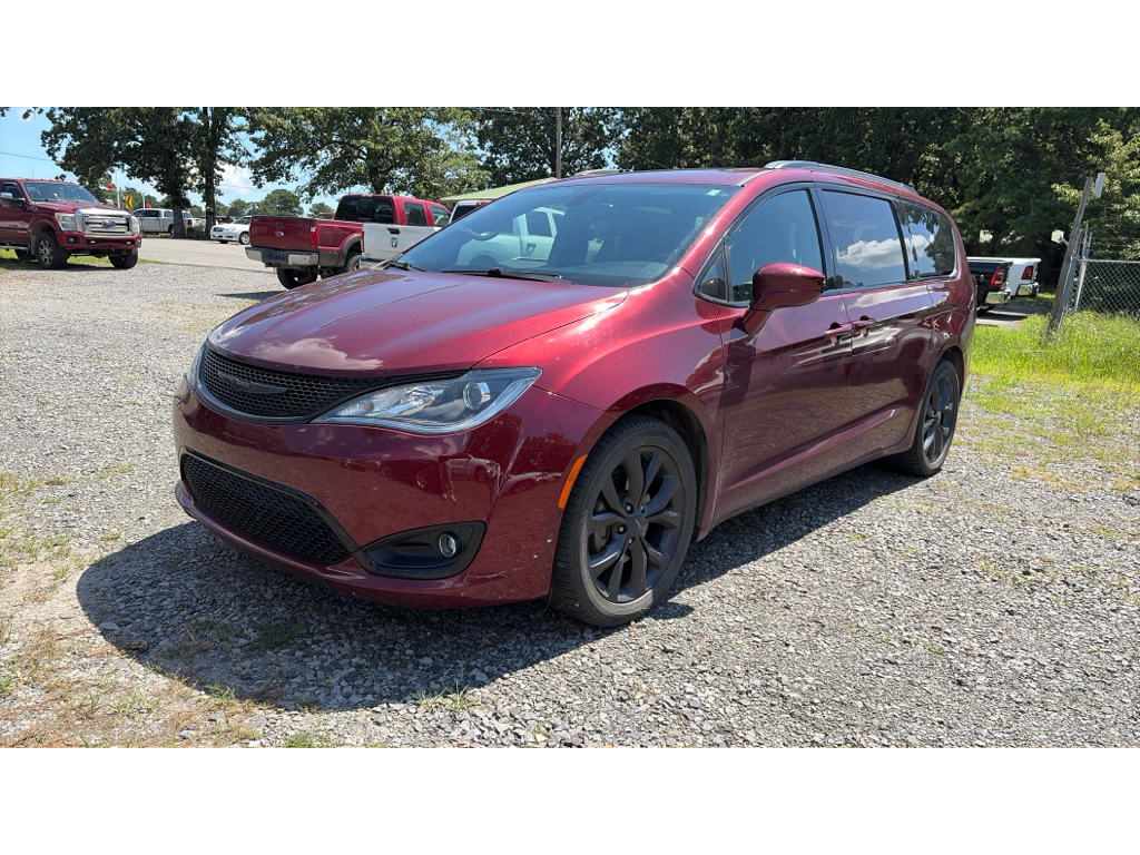 2020 Chrysler Pacifica Touring L Plus photo 1