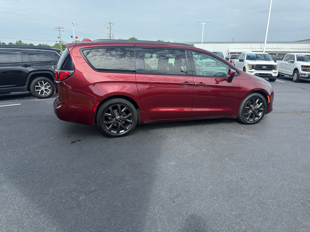 2020 Chrysler Pacifica Touring L Plus photo 4