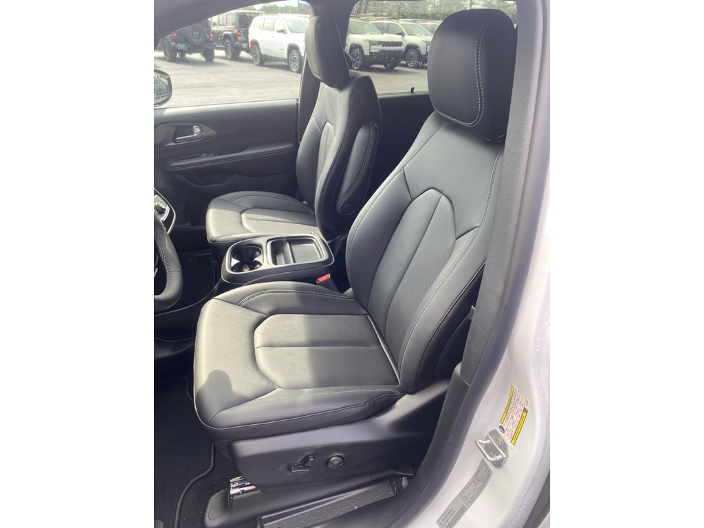 2027 Chrysler Pacifica representative vehicle photo