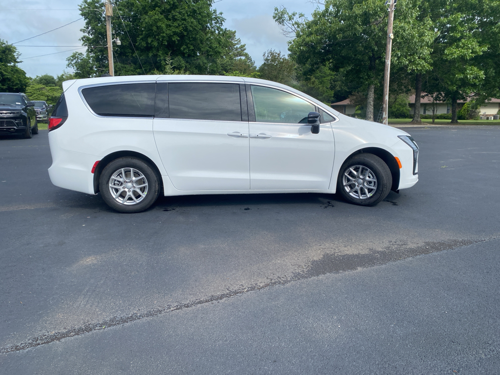 2027 Chrysler Pacifica representative vehicle photo