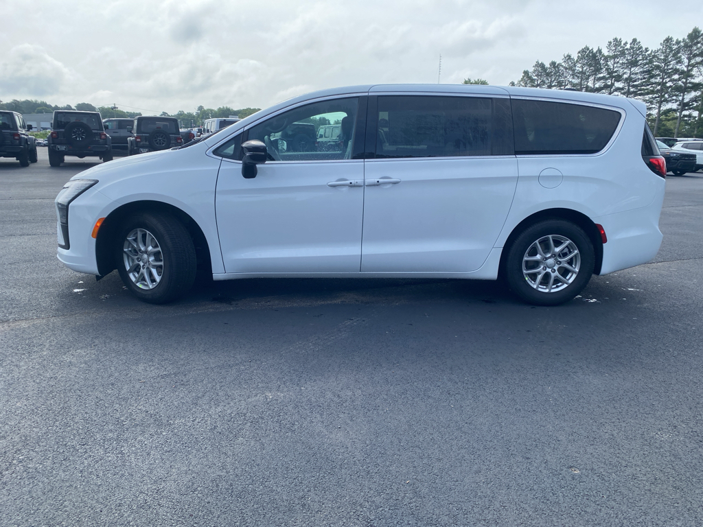 2027 Chrysler Pacifica representative vehicle photo
