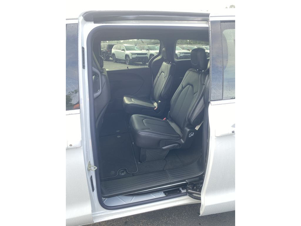 2027 Chrysler Pacifica representative vehicle photo